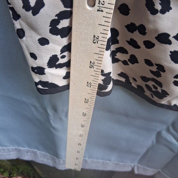 Harlowe & Graham Leopard Print Women's Blouse Medium Short Sleeve Keyhole‎ Back - Picture 8 of 8